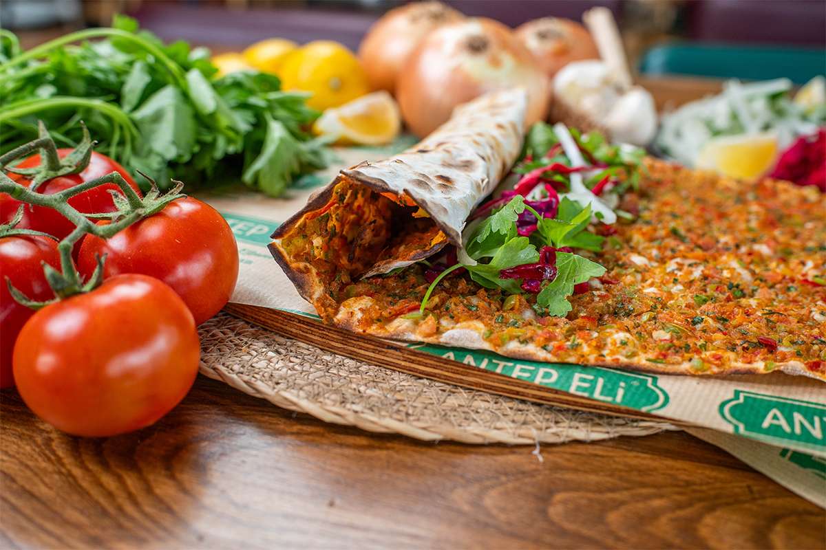 Lahmacun Nedir? Kelime Kökeni ve Anlamı
